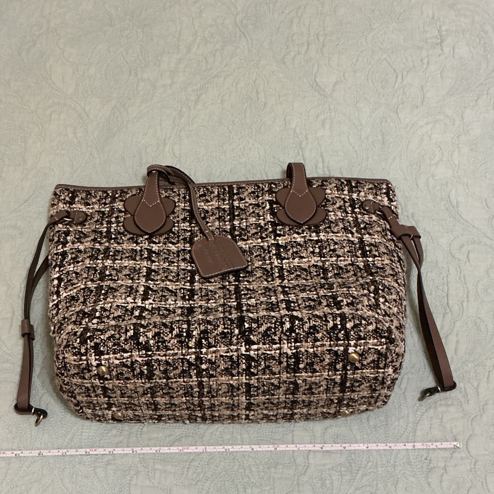 Chic Tweed Tote Bag in Brown